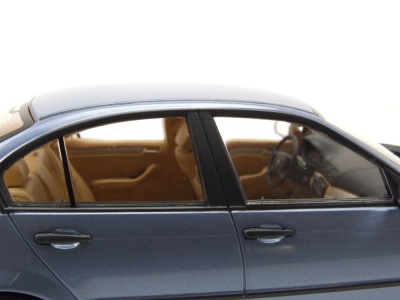 BMW 3er E46 Limousine 1999 hellblau metallic Modellauto 1:18 KK Scale