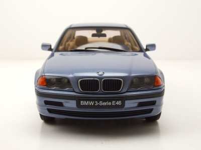 BMW 3er E46 Limousine 1999 hellblau metallic Modellauto 1:18 KK Scale