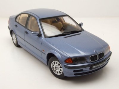 BMW 3er E46 Limousine 1999 hellblau metallic Modellauto 1:18 KK Scale