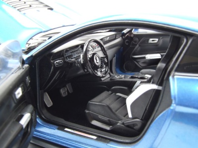 Ford Shelby Mustang GT500 2022 blau metallic weiß Modellauto 1:18 ixo models