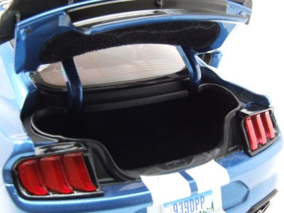 Ford Shelby Mustang GT500 2022 blau metallic weiß Modellauto 1:18 ixo models