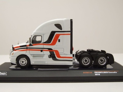 Freightliner Cascadia Zugmaschine 2018 weiß Modellauto 1:64 ixo models