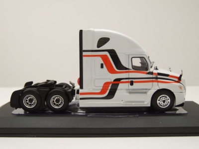 Freightliner Cascadia Zugmaschine 2018 weiß Modellauto 1:64 ixo models