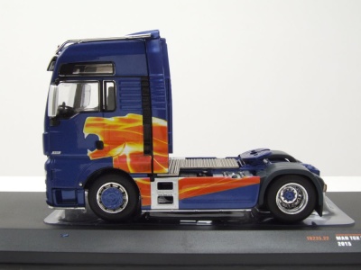 MAN TGX XXL Zugmaschine 2020 blau metallic Modellauto 1:43 ixo models