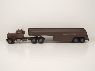 Peterbilt 281 Tank-Sattelzug 1955 verrostet "Duell" Modellauto 1:43 ixo models