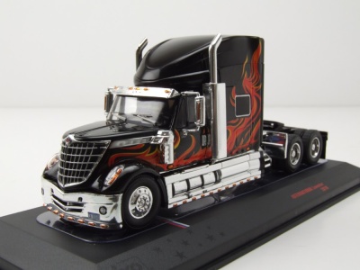 International Lonestar Zugmaschine 2010 schwarz rot...