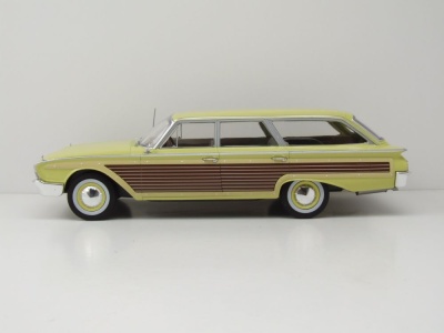 Ford LTD Country Squire 1960 hellgelb Modellauto 1:18 MCG