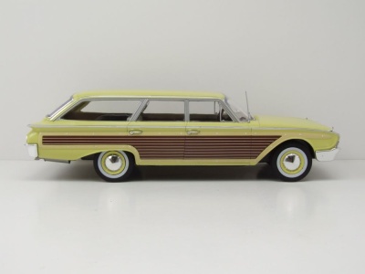 Ford LTD Country Squire 1960 hellgelb Modellauto 1:18 MCG