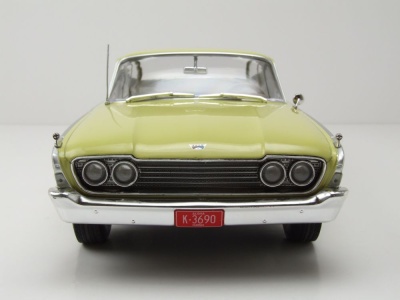 Ford LTD Country Squire 1960 hellgelb Modellauto 1:18 MCG