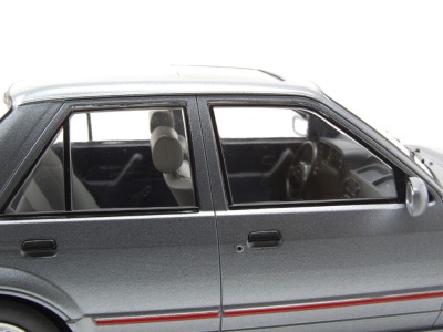 Ford Orion MKII 1986 grau metallic Modellauto 1:18 MCG