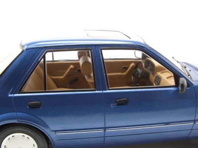 Ford Orion MKII 1986 blau metallic Modellauto 1:18 MCG