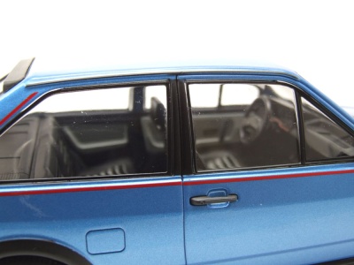 VW Polo 2 Coupe GT 1985 blau metallic Modellauto 1:18 MCG
