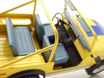 Jeep CJ-7 Renegade 1980 hellgelb Modellauto 1:18 MCG