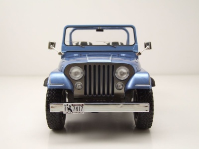 Jeep CJ-7 Laredo 1980 blau metallic Modellauto 1:18 MCG