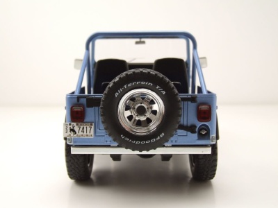 Jeep CJ-7 Laredo 1980 blau metallic Modellauto 1:18 MCG