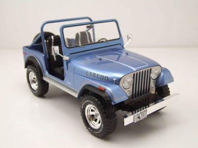 Jeep CJ-7 Laredo 1980 blau metallic Modellauto 1:18 MCG