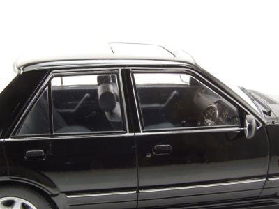 Ford Orion MKII 1986 RHD schwarz Modellauto 1:18 MCG