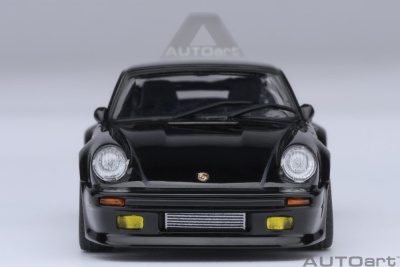 Porsche 911 (930) Turbo schwarz Blackbird Wangan Midnight Comic #1 Modellauto 1:64 Autoart