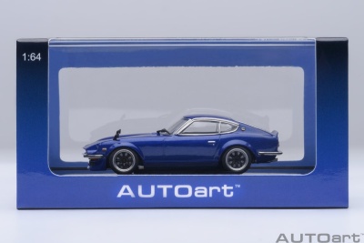 Nissan Fairlady Z (S30) blau Akuma no Z Wangan Midnight Comic #1 Modellauto 1:64 Autoart