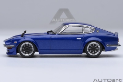 Nissan Fairlady Z (S30) blau Akuma no Z Wangan Midnight Comic #1 Modellauto 1:64 Autoart