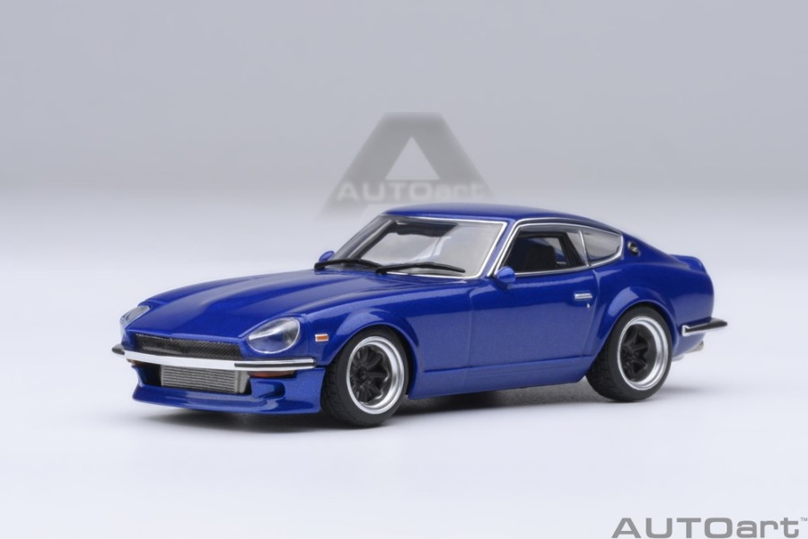 Nissan Fairlady Z (S30) blau Akuma no Z Wangan Midnight Comic #4 Modellauto 1:64 Autoart