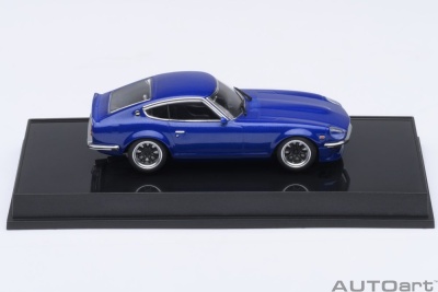 Nissan Fairlady Z (S30) blau Akuma no Z Wangan Midnight Comic #4 Modellauto 1:64 Autoart