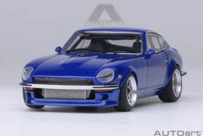 Nissan Fairlady Z (S30) blau Akuma no Z Wangan Midnight Comic #4 Modellauto 1:64 Autoart