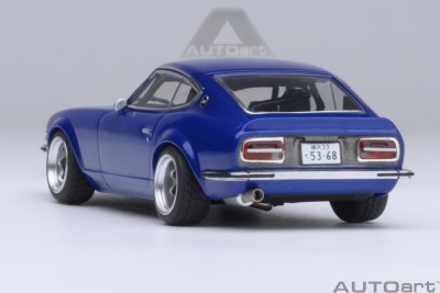 Nissan Fairlady Z (S30) blau Akuma no Z Wangan Midnight Comic #4 Modellauto 1:64 Autoart