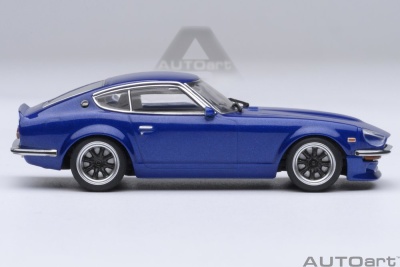 Nissan Fairlady Z (S30) blau Akuma no Z Wangan Midnight Comic #4 Modellauto 1:64 Autoart
