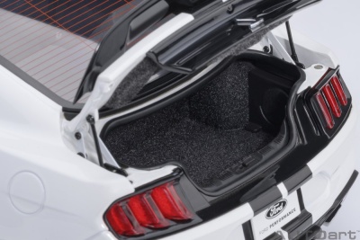 Ford Shelby Mustang GT500 weiß Modellauto 1:18 Autoart