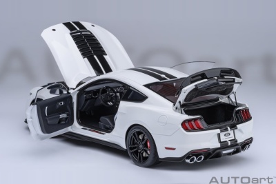 Ford Shelby Mustang GT500 weiß Modellauto 1:18 Autoart