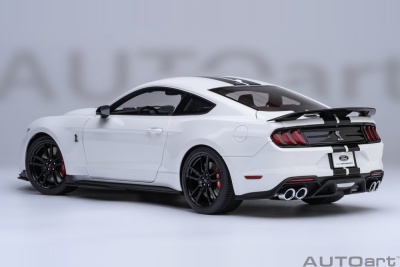 Ford Shelby Mustang GT500 weiß Modellauto 1:18 Autoart