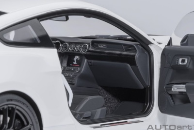 Ford Shelby Mustang GT500 weiß Modellauto 1:18 Autoart