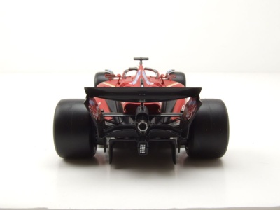 Ferrari SF24 #16 Formel 1 2024 mit Leclerc Figur Modellauto 1:24 Bburago