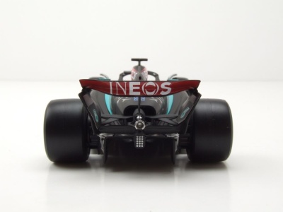 Mercedes AMG W15 E #63 Formel 1 2024 mit Russel Figur Modellauto 1:24 Bburago