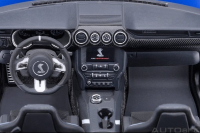 Ford Shelby Mustang GT500 blau weiß Modellauto 1:18 Autoart