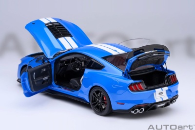 Ford Shelby Mustang GT500 blau weiß Modellauto 1:18 Autoart
