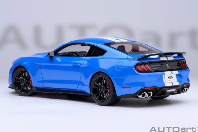 Ford Shelby Mustang GT500 blau weiß Modellauto 1:18...