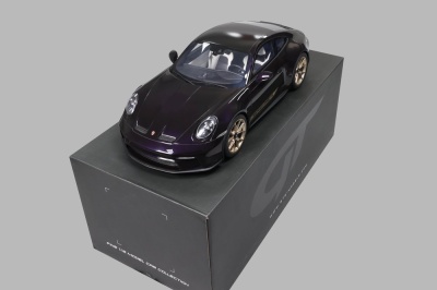 Porsche 911 (992) GT3 Touring 2021 lila Modellauto 1:12 GT Spirit