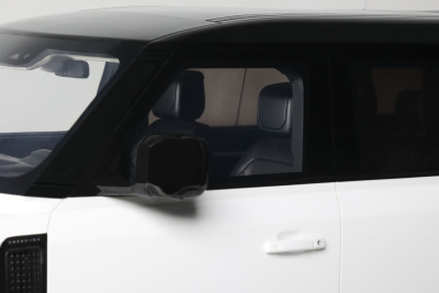 Land Rover Defender 110 P400X 2021 weiß Modellauto 1:12 GT Spirit