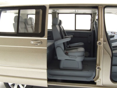 VW T5 Bus Multivan 2003 beige metallic Modellauto 1:18 Norev