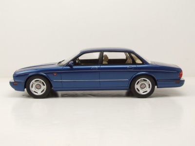 Jaguar XJR X300 RHD 1995 dunkelblau Modellauto 1:18 Cult Scale Models
