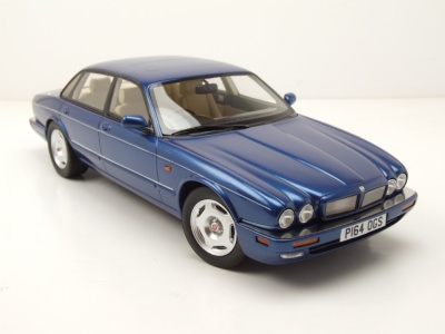 Jaguar XJR X300 RHD 1995 dunkelblau Modellauto 1:18 Cult Scale Models