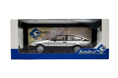 Alfa Romeo GTV6 1984 silber Modellauto 1:18 Solido