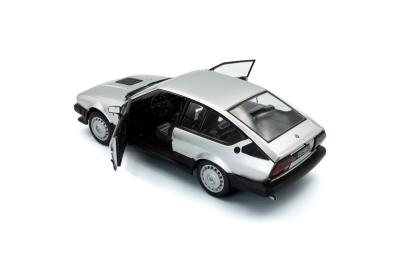 Alfa Romeo GTV6 1984 silber Modellauto 1:18 Solido