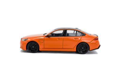 BMW G90 M5 Sedan 2024 fire orange Modellauto 1:43 Solido