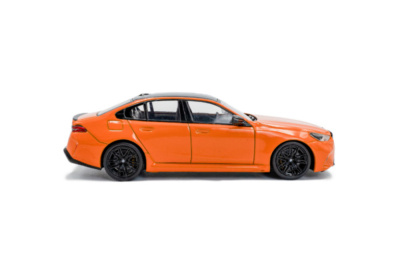 BMW G90 M5 Sedan 2024 fire orange Modellauto 1:43 Solido