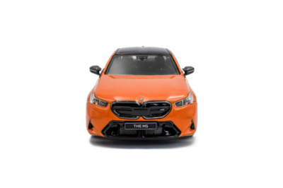 BMW G90 M5 Sedan 2024 fire orange Modellauto 1:43 Solido
