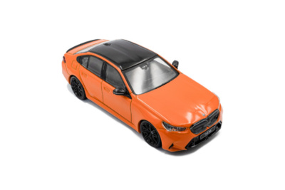BMW G90 M5 Sedan 2024 fire orange Modellauto 1:43 Solido