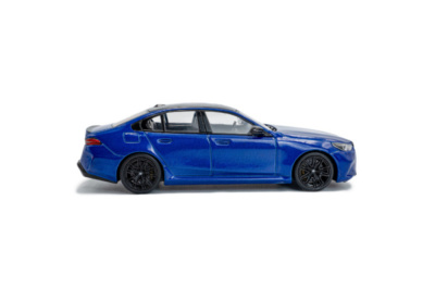 BMW G90 M5 Sedan 2024 marina bay blau Modellauto 1:43 Solido